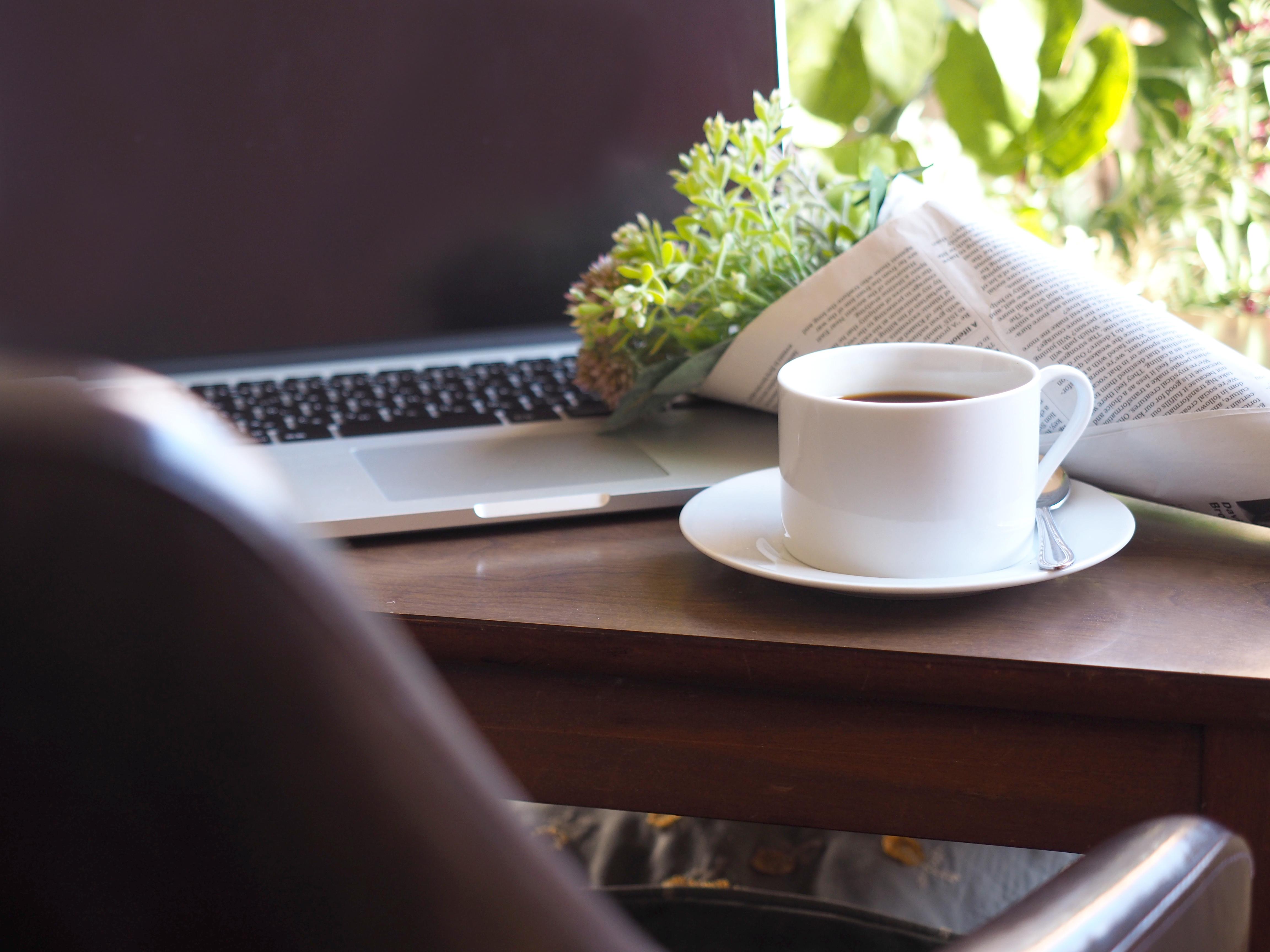 コーヒーとノートパソコン03