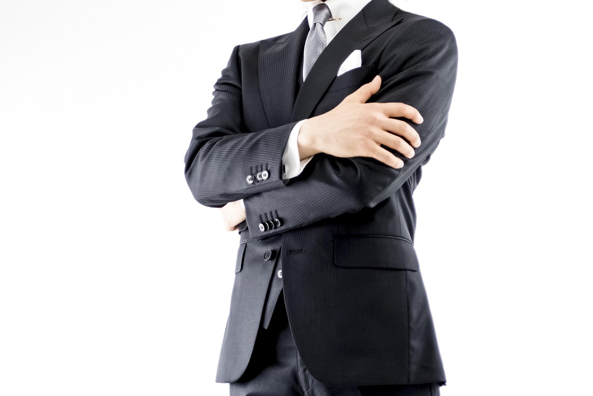 スーツの男性ビジネスマン