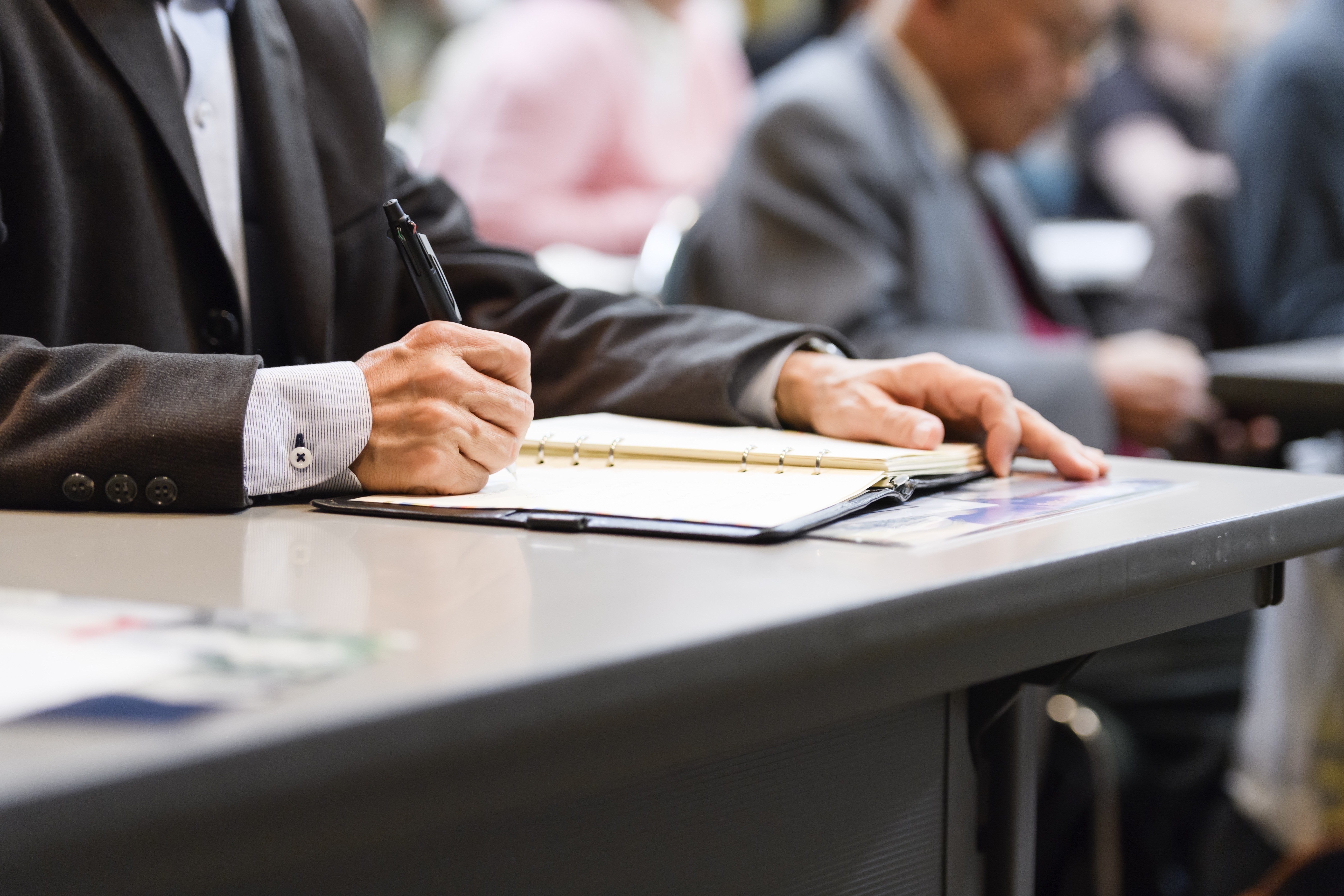 ファシリテーション研修とは｜内容や費用、開催している企業を紹介【2025年最新版】