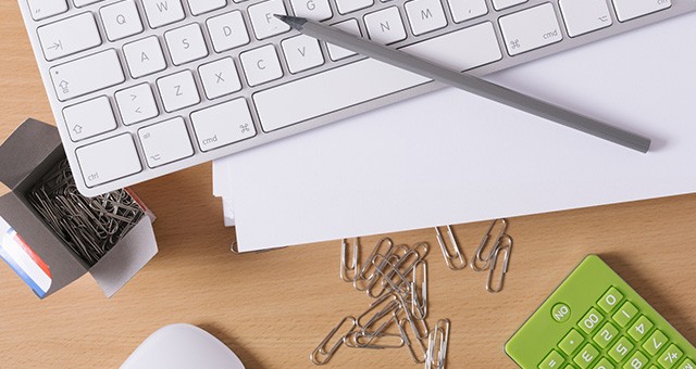 キーボードとオフィス小物