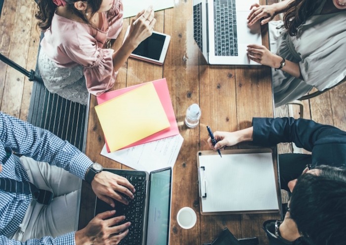 チームビルディング研修とは｜おすすめのゲーム5選もあわせてご紹介【2025年最新版】