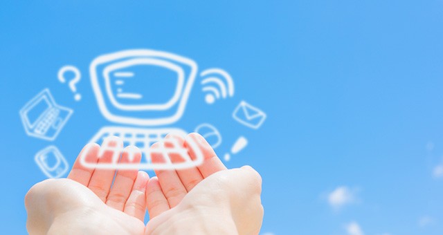 手のひらの上に浮かぶパソコン