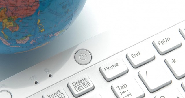 地球儀とキーボード