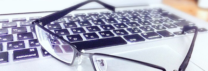 眼鏡とパソコン