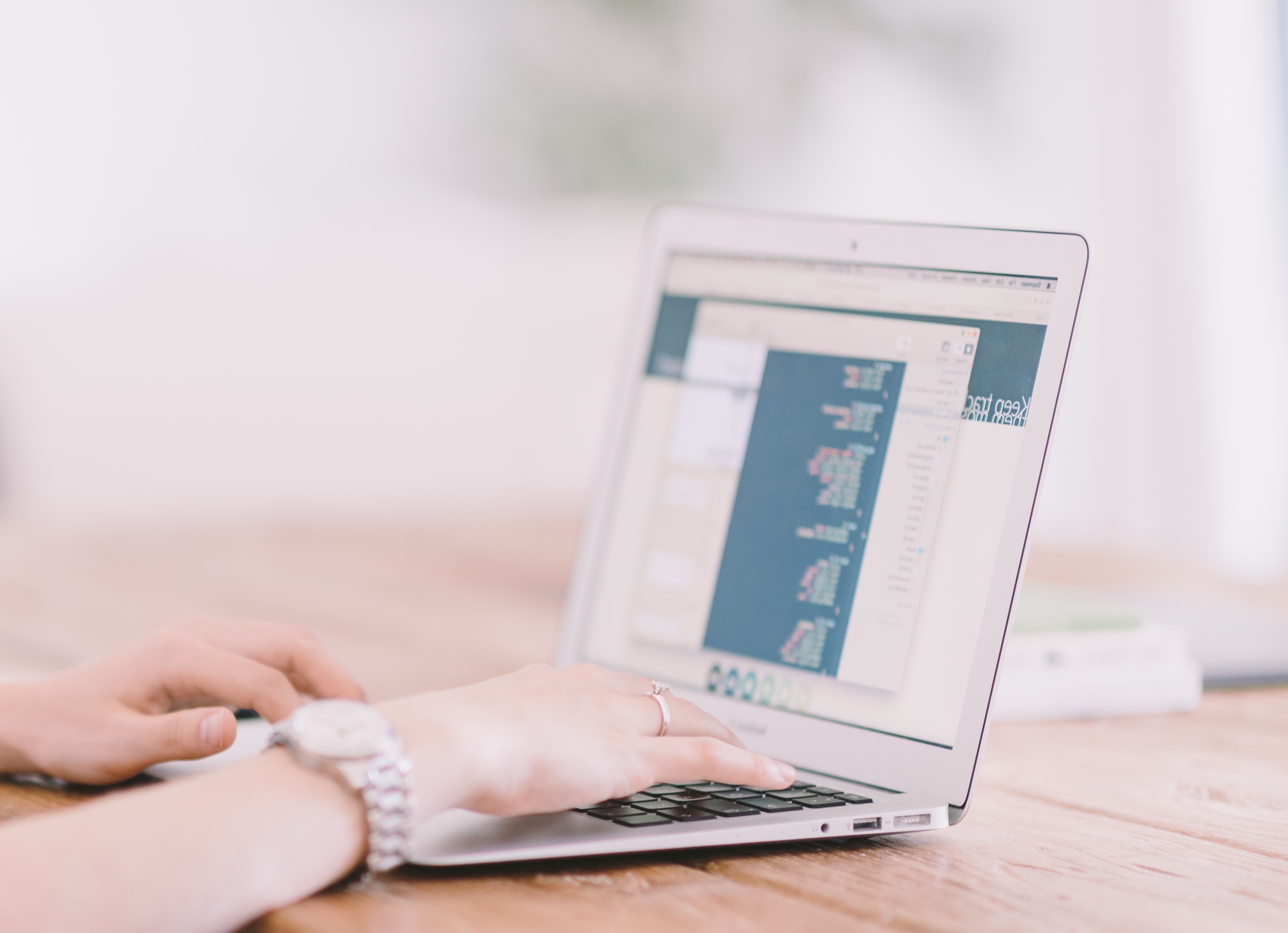 業務システムとは？基幹システム・情報システムとの違いを総整理しよう【2025年最新版】