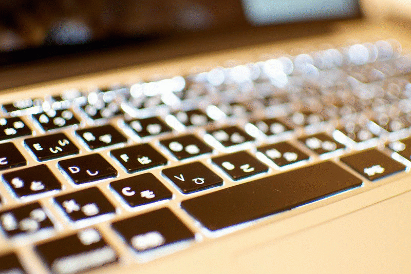 法人向けノートパソコン導入で検討すべきポイントとは【2025年最新版】