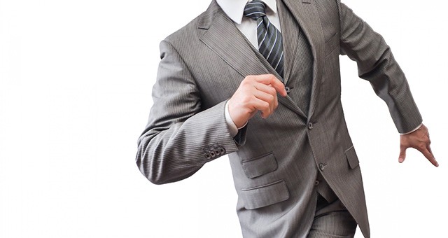 走るビジネスマン