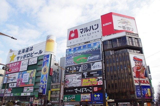 街中の広告看板