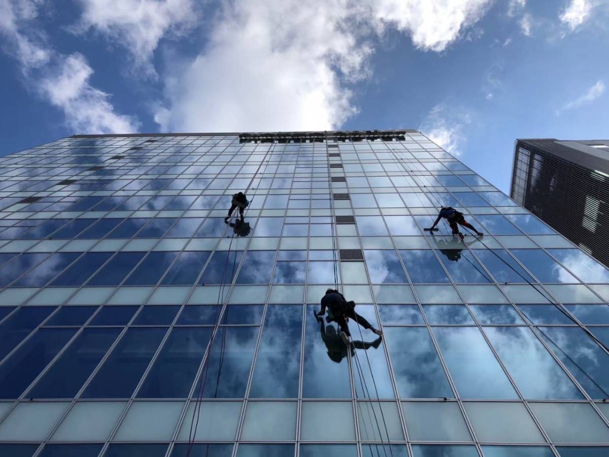 ガラスクリーニング（ロープ・ブランコ作業）