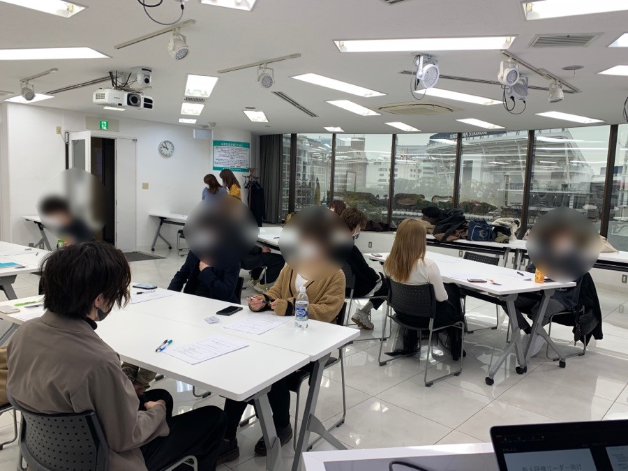 若手社員、リーダーシップ研修