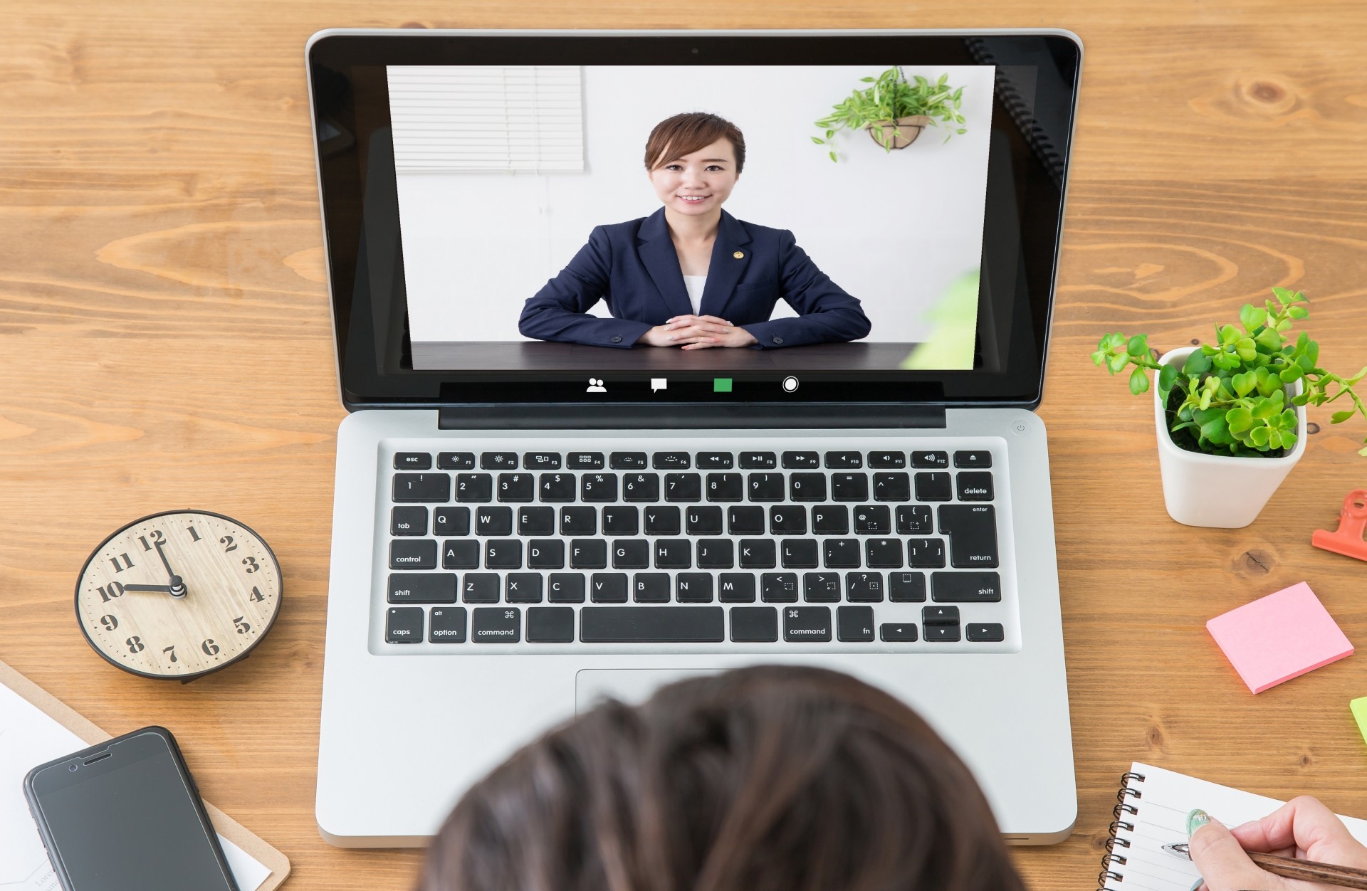 ぴったりの弁護士に出会い直接相談できるアプリ