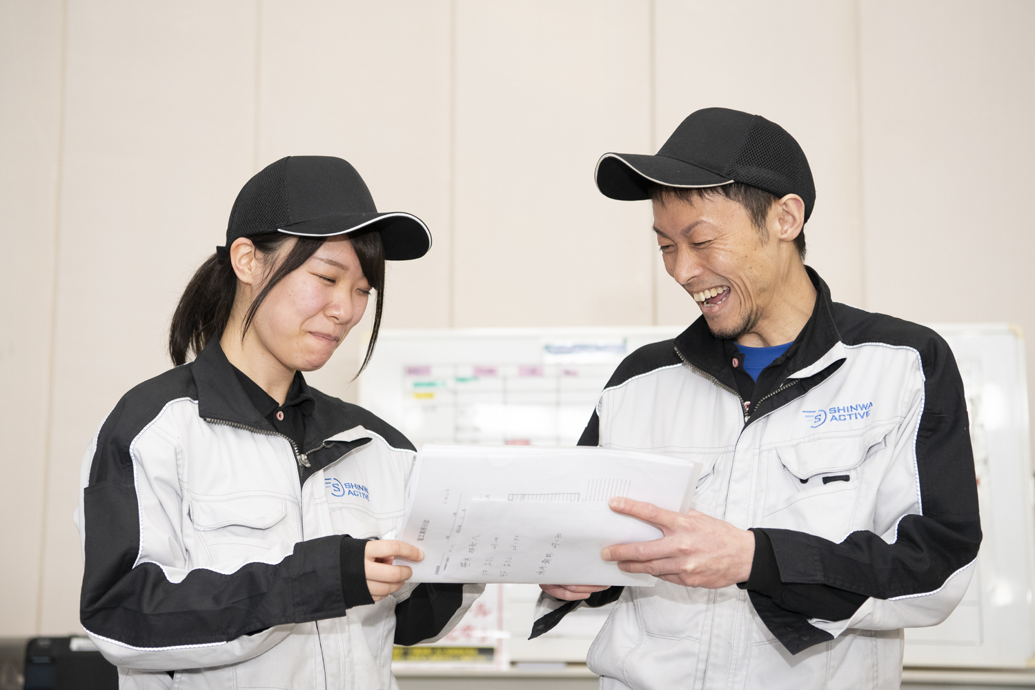 自転車のパーツ保管、組み立て作業