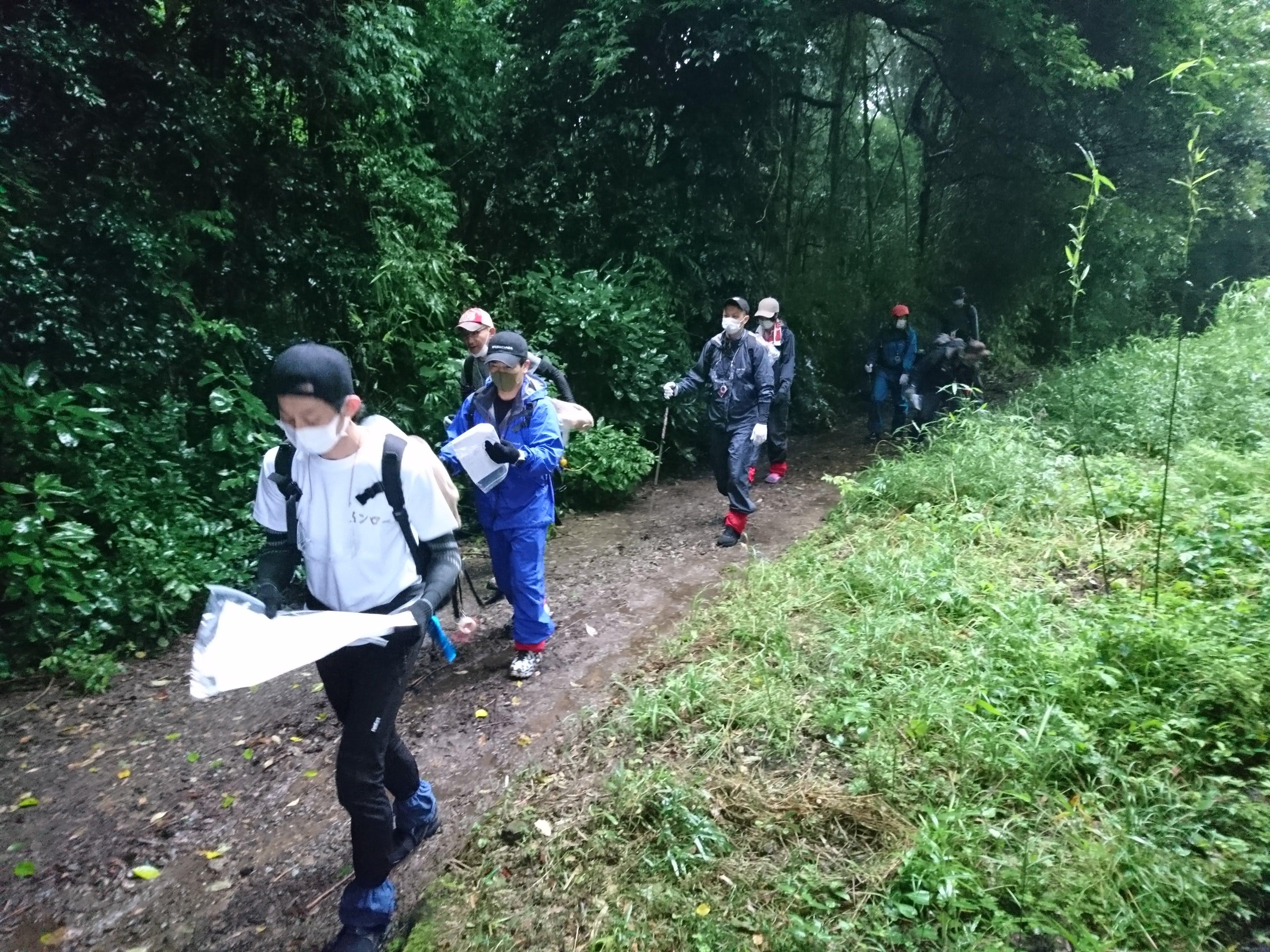 人材育成とCSRを両立させた清掃登山活動を通じて、幹部のリーダーシップとチームワークを強化する