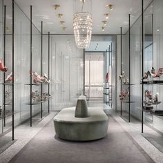 Valentino Concept Shop in Milan（アパレル）