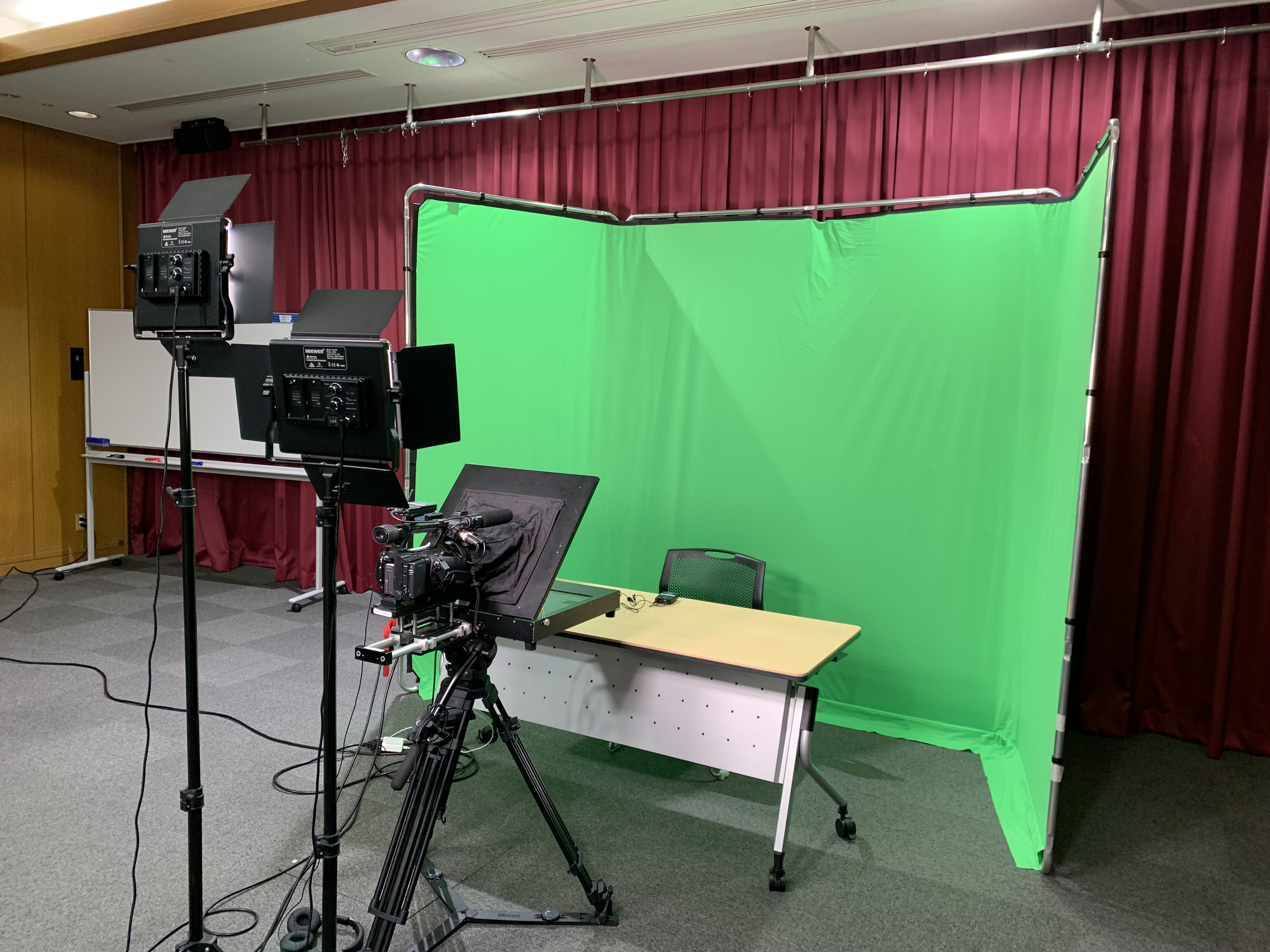 プロンプター + グリーンバックでのセミナー撮影