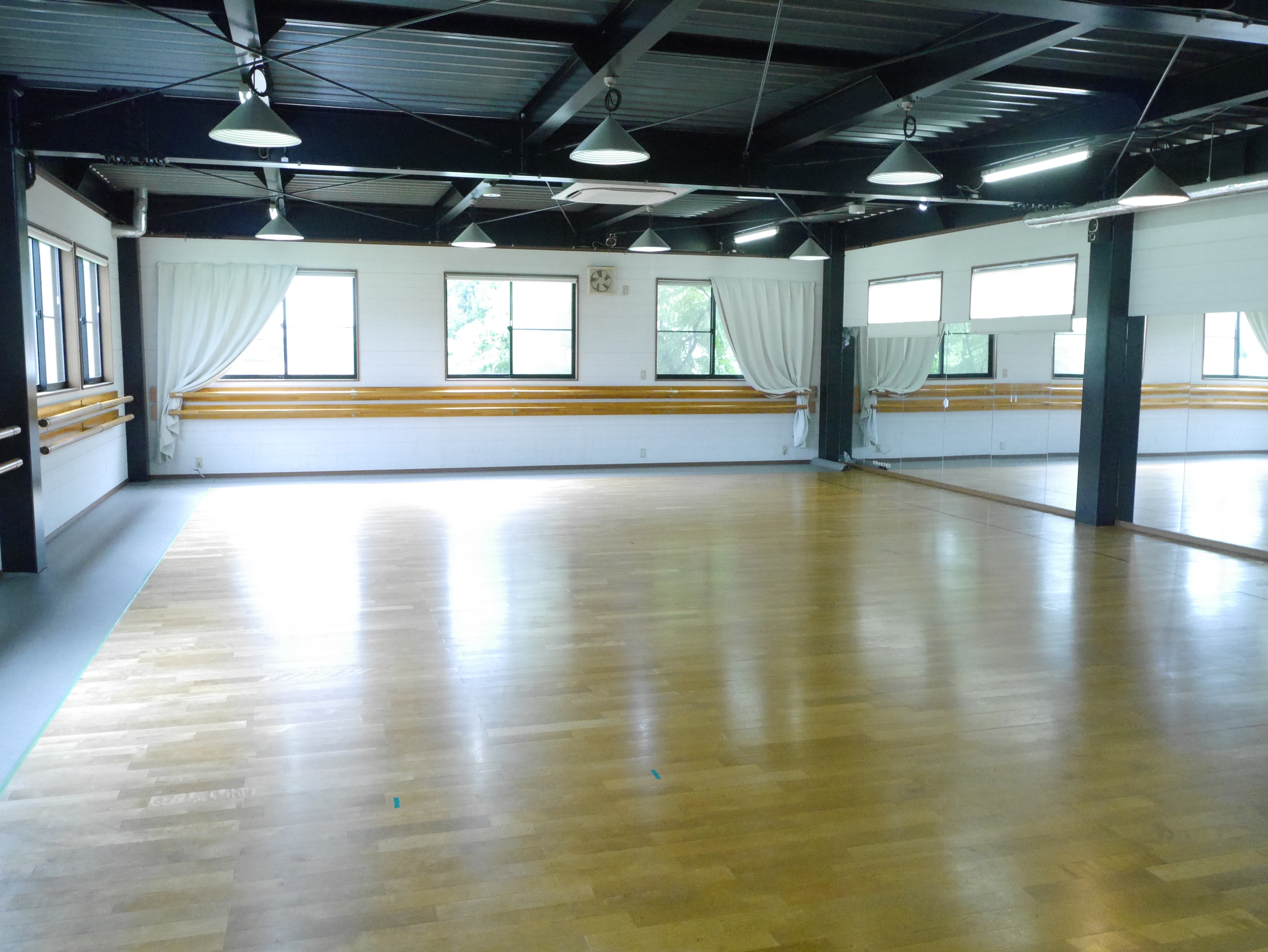 ダンススタジオ『某ダンススクール』