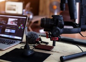 AWS上で稼働するライブ配信プラットフォームの開発