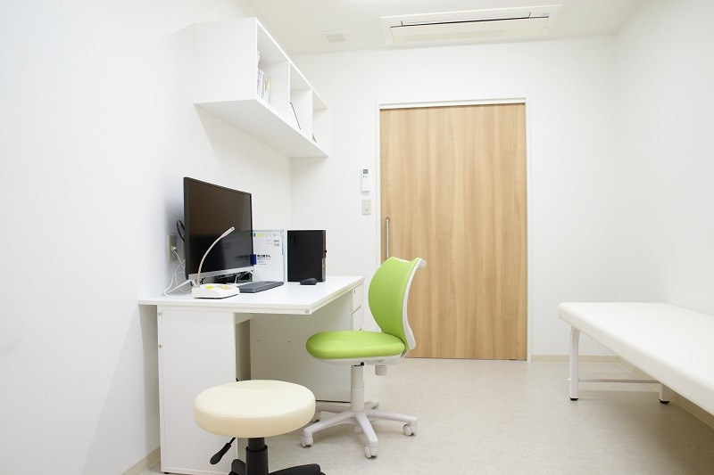 クリニック5名：労務相談、給与計算、諸手続き