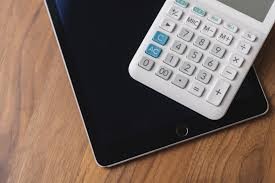 輸入・販売会社50名：外部人事部、労務相談、給与計算、諸手続き