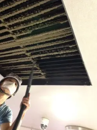 天井ガラリ内清掃