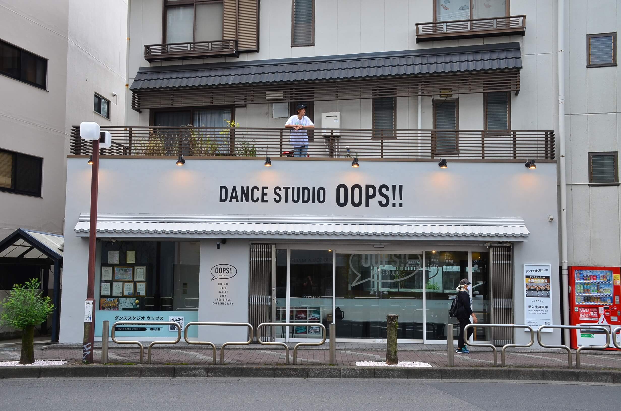 DANCE STUDIO  OOPS!!