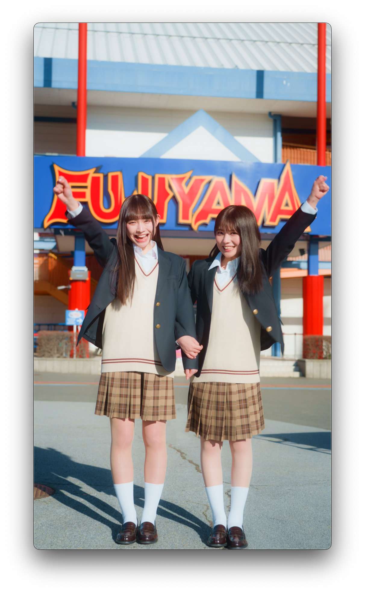 富士急ハイランド　縦型サイネージ広告　-撮影・ドローン実績